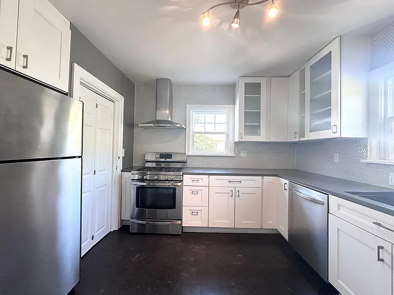 1928 NE 64th Ave — Photo 25