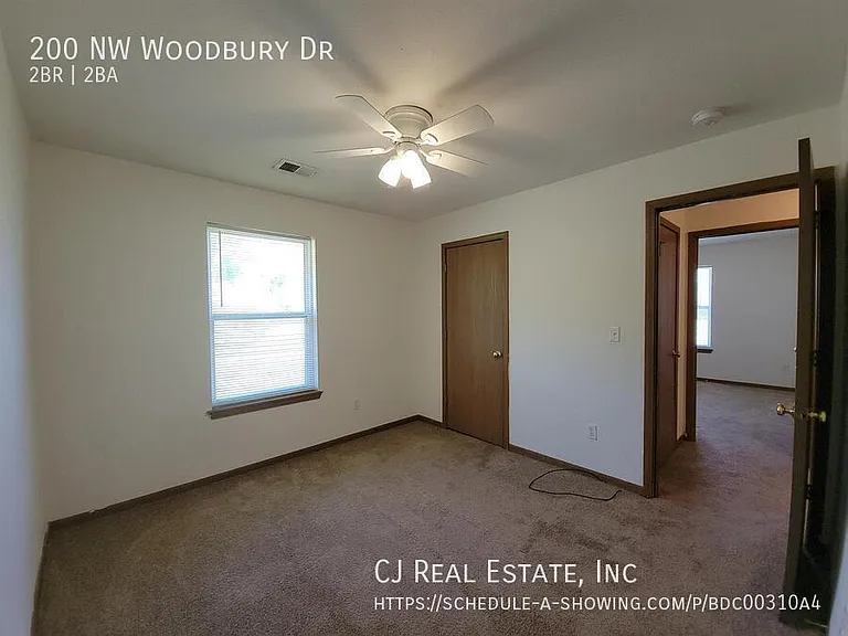 200 NW Woodbury Dr — Photo 6