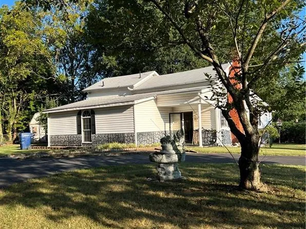 2206 Olive Dr, Reidsville, NC 27320