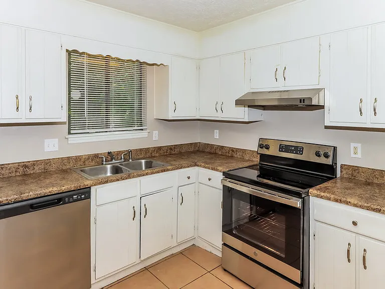 8912 Saddlewood Dr — Photo 5