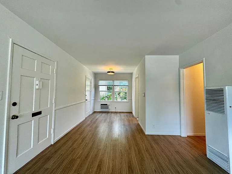 1401 N Fairfax Ave #102 — Photo 2