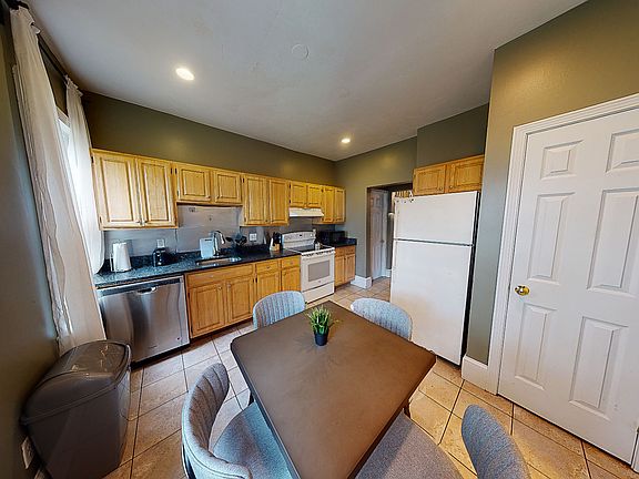 4th image of 4 Haskell St #4