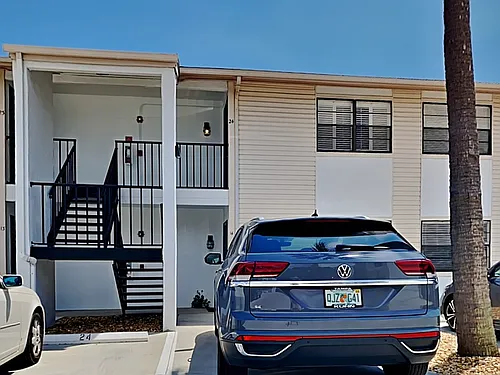 3102 W Horatio St #24 Photo 1