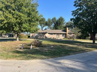 701 Meadow Ln, Fort Scott, KS 66701