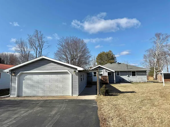 W4656 Swan Acre Dr, Cecil, WI 54111
