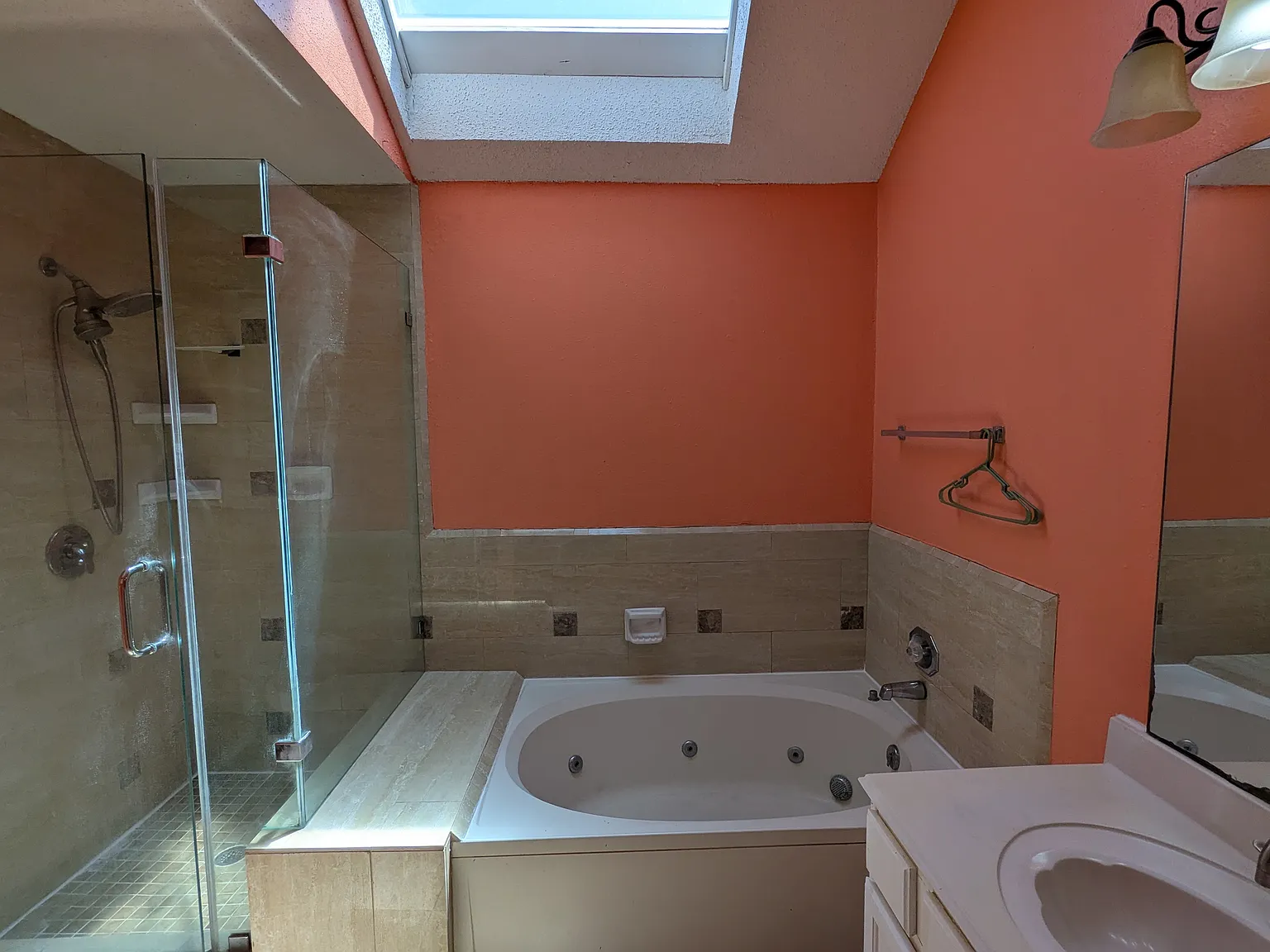 4 bed, 2.5 bath, 2124 sqft, $2,200 — Photo 4