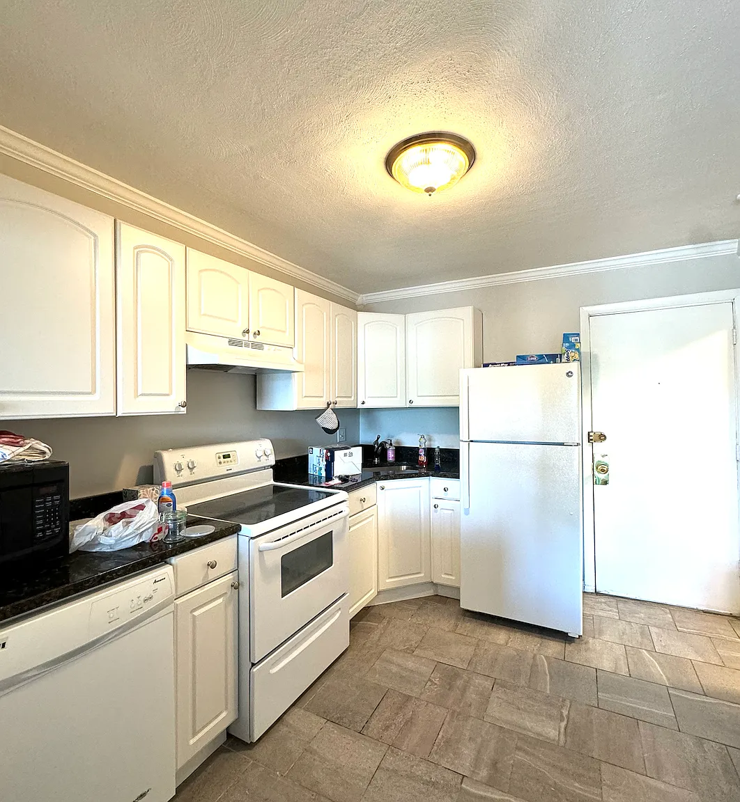 Studio, 500 sqft, $1,900 — Photo 3