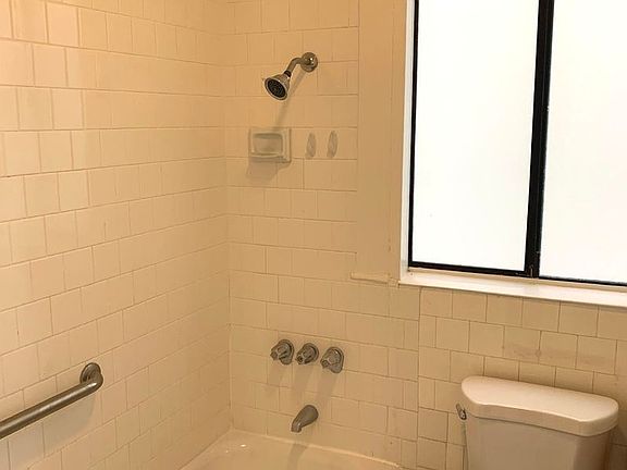 3rd image of 826-828 48th Ave #826