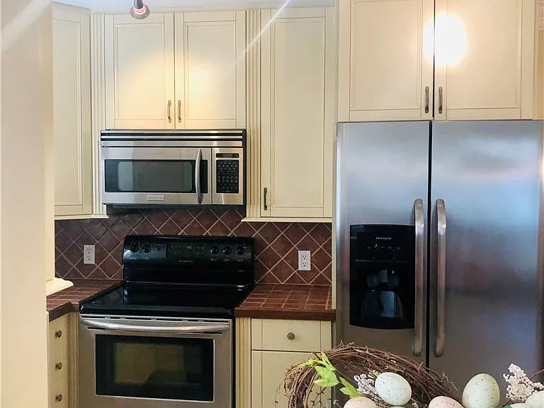 137 Farnham Cres #137-F — Photo 27