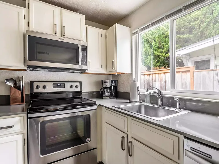 4259 Woodland Park Ave N #5 — Photo 3