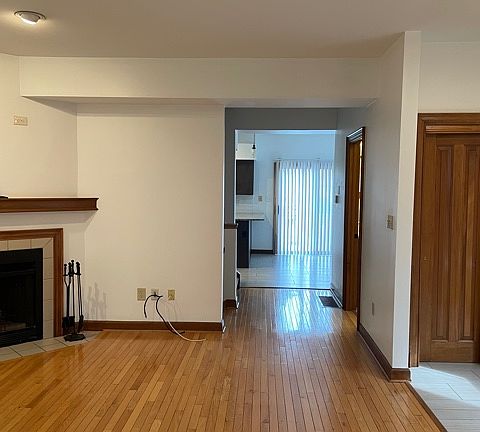 5th image of 74 W Hubbard Ave