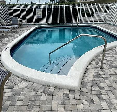 3rd image of 3915 S Flagler Dr APT 115