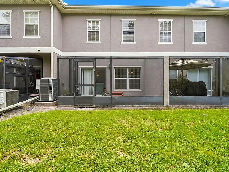 2402 Caravelle Cir — Photo 29