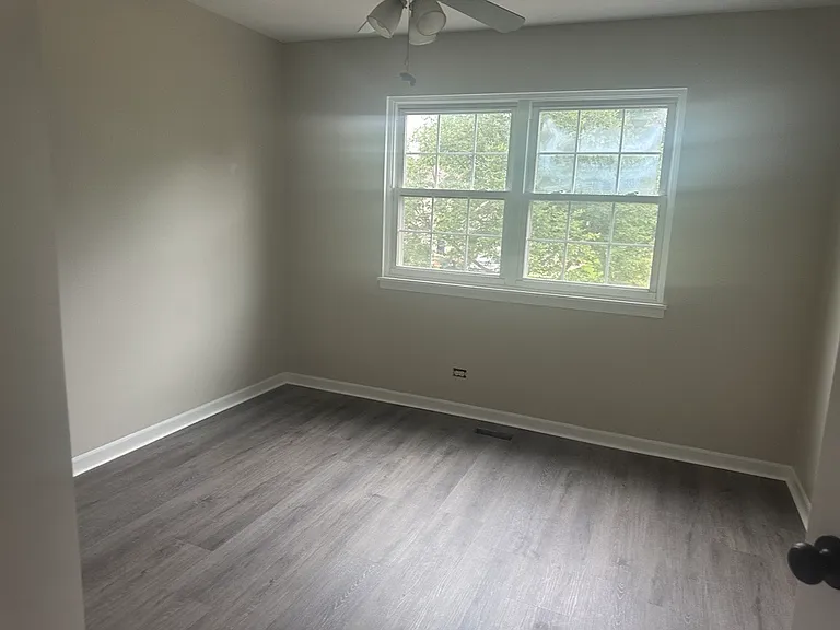 Huntcliff Rd — Photo 10