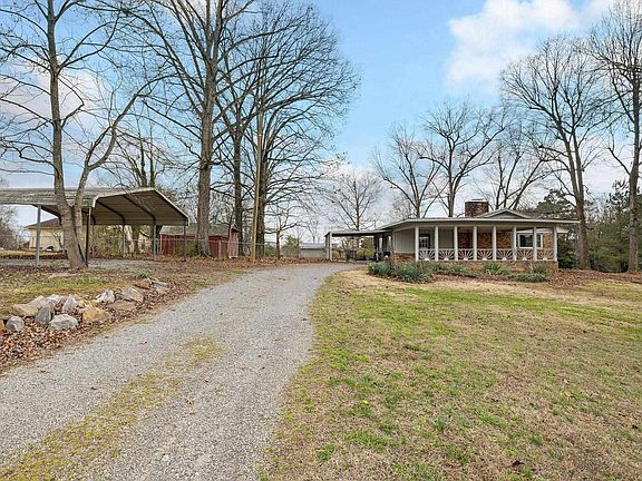 3rd image of 226 County Road 598