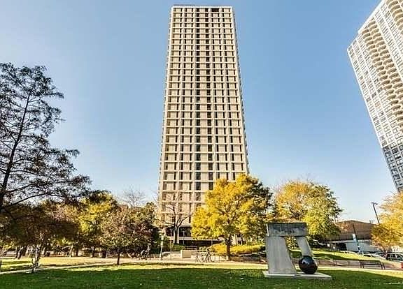 4th image of 1960 N Lincoln Park W APT 712