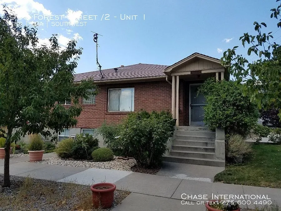 905 Forest St photo 1