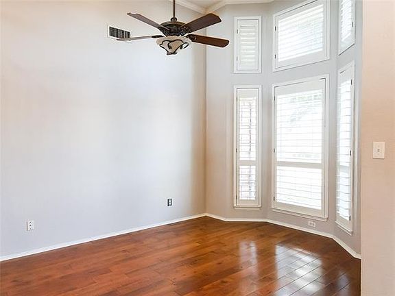 2nd image of 1706 Lake Bluff Dr