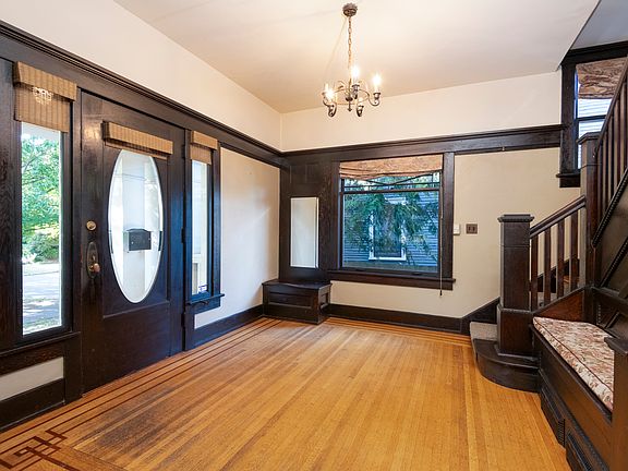 4th image of 528 18th Ave E #A