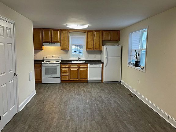 2nd image of 221 High St APT 2