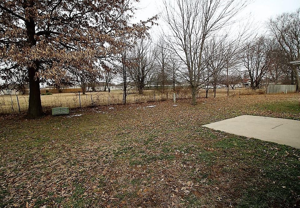 2nd image of 647 S Hazelnut Avenue