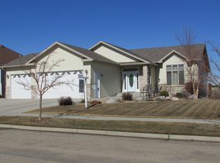 5000 Boulder Ridge Rd, Bismarck, ND 58503