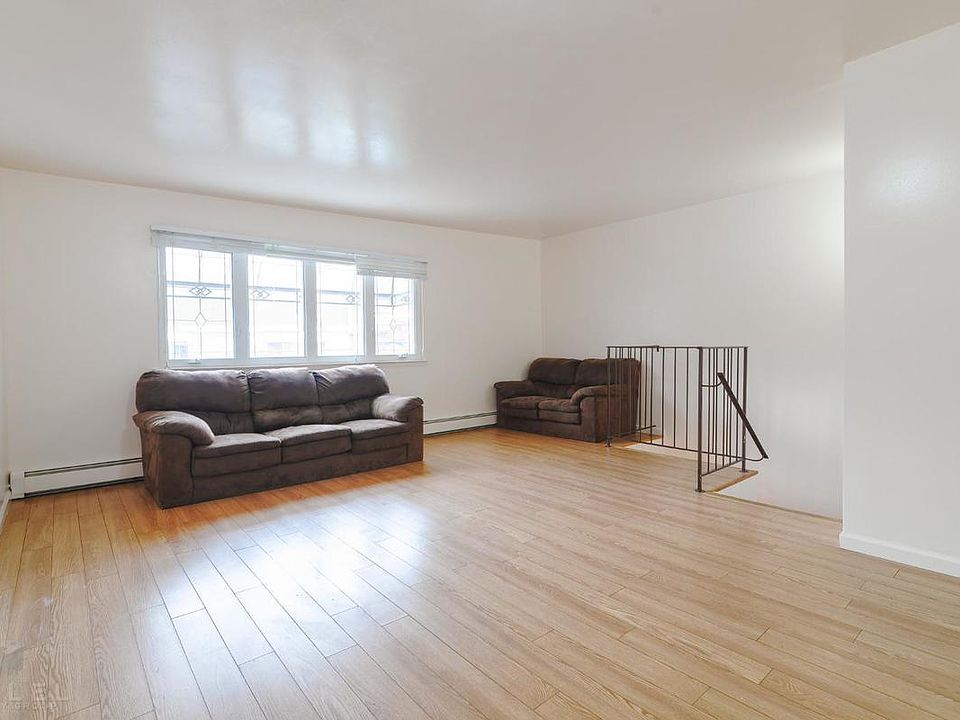 1st image of 8 Bushwick Ct #2