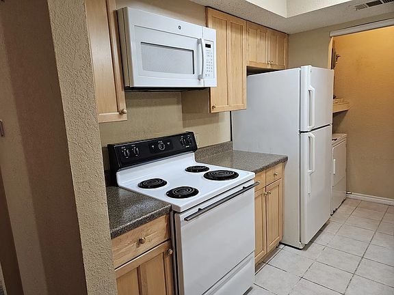 3rd image of 3920 Portland St APT 3924