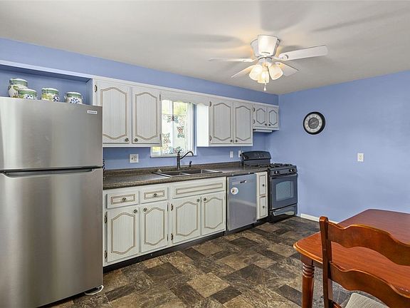 4th image of 133 Eileen Dr