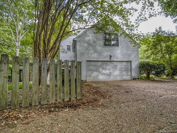 2nd image of 3017 Holly Brook Dr