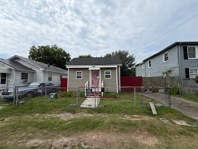203 Raleigh Ave — Photo 1