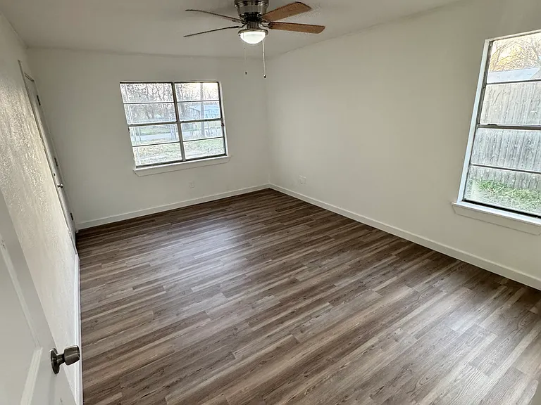 108 E Kirby St — Photo 12
