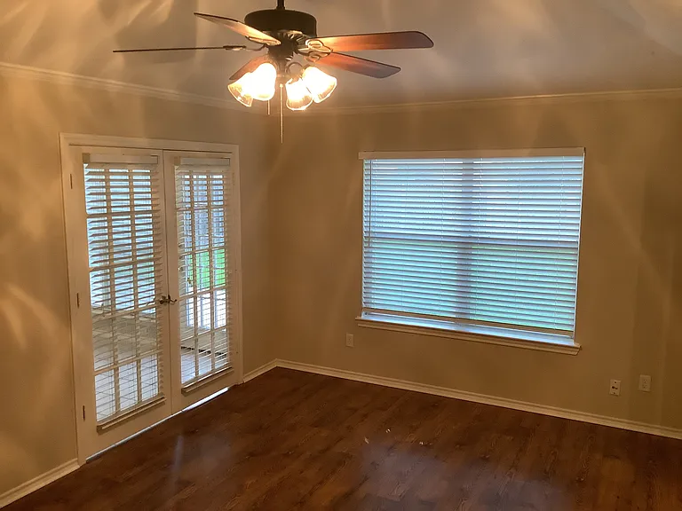4410 Shady Elm Dr — Photo 11