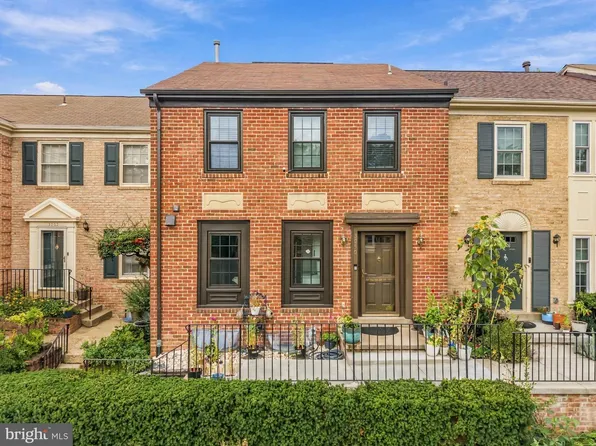 3050 Federal Hill Dr, Falls Church, VA 22044
