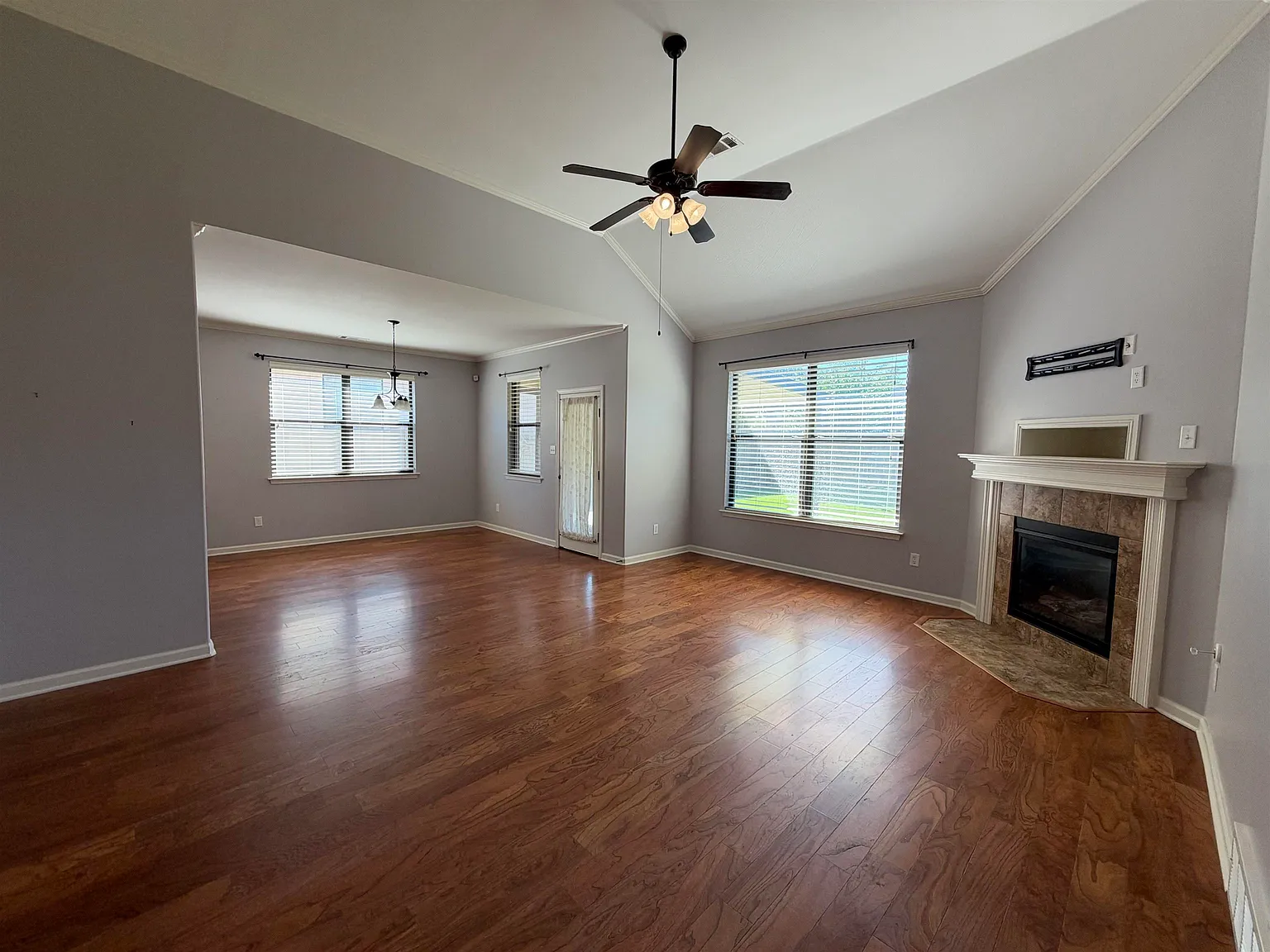 5 bed, 3.0 bath, 2854 sqft, $3,000 — Photo 3