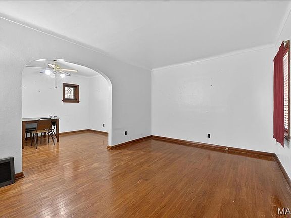 3rd image of 3959 Parker Ave