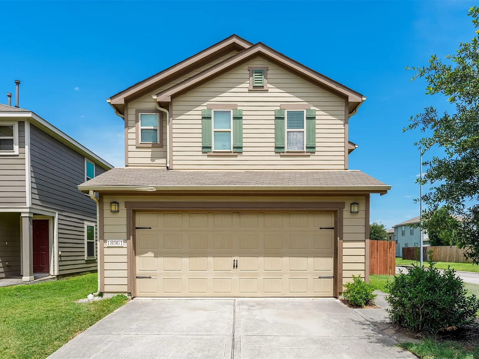 3 bed, 2.5 bath, 1658 sqft, $1,800 — Photo 1