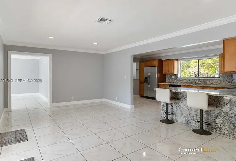 913 SW 49th Ave — Photo 8