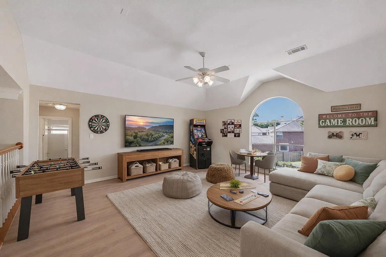 5 bed, 5.0 bath, 3242 sqft, $3,600 — Photo 4