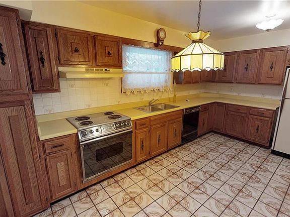 5th image of 1580 W 41st St