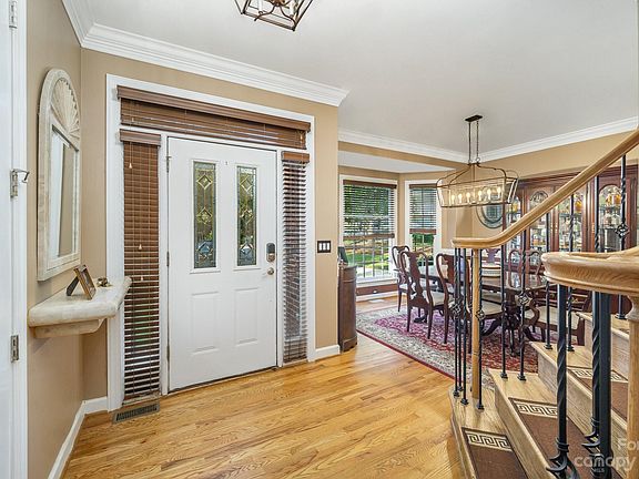 3rd image of 6811 Kirkhom Ct