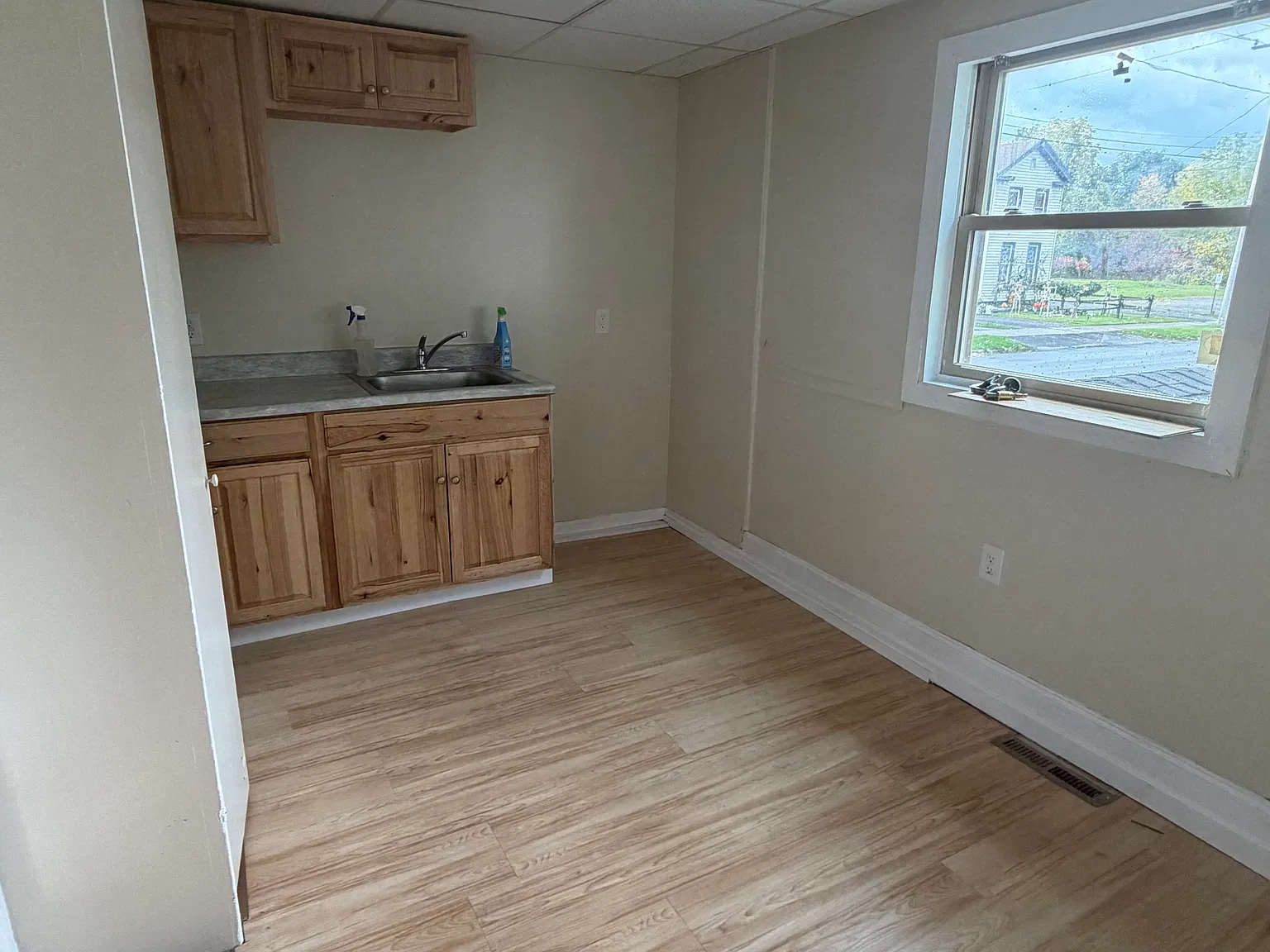 2 bed, 1.5 bath, 1100 sqft, $1,300 — Photo 2
