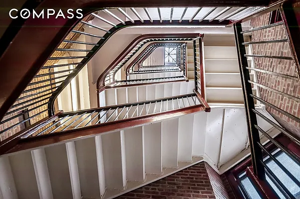 Sold by Compass | media 21