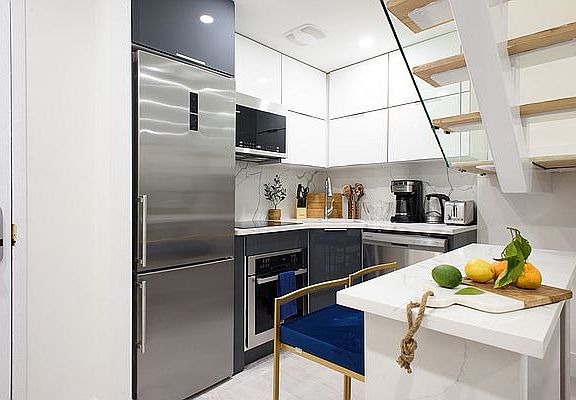 2nd image of 244 E 75th St APT 3A