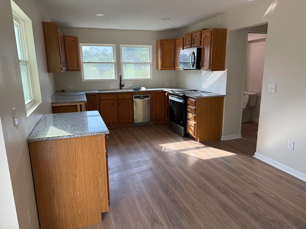 Building Photo - Chantilly Dr