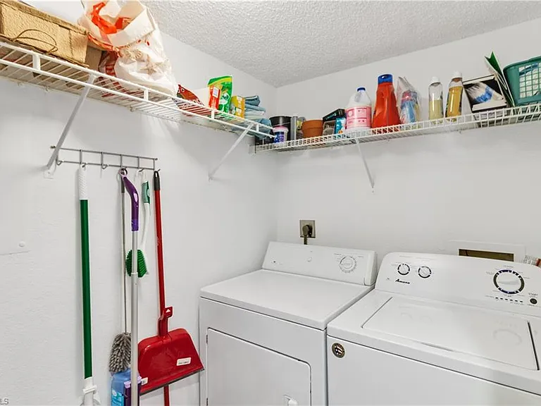 1044 Woodshire Ln #B212 — Photo 13