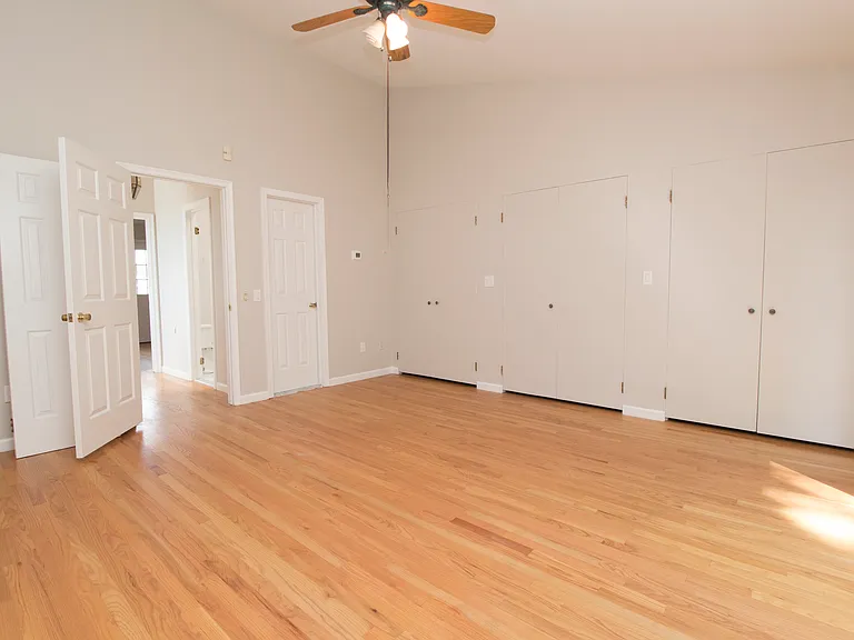 1058 Boston Post Rd — Photo 2