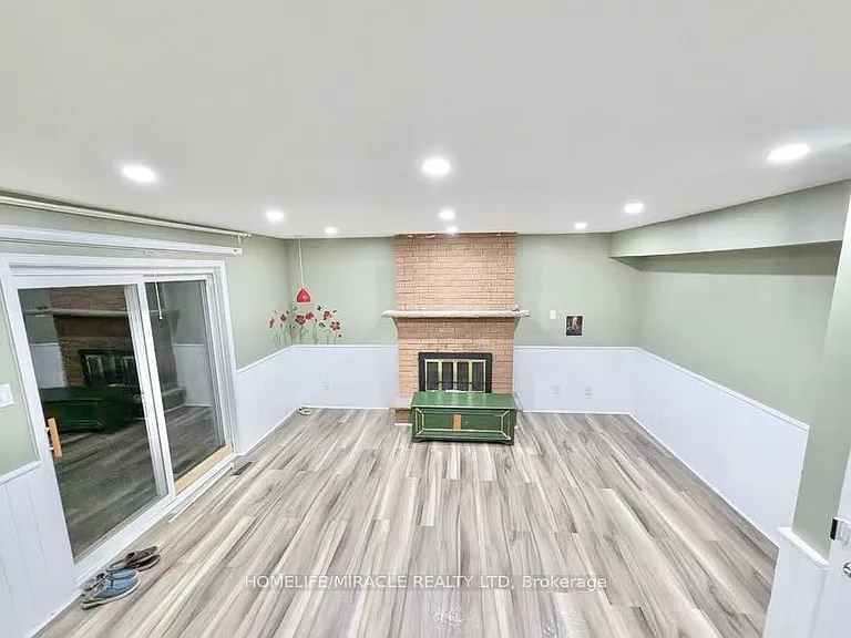 68 Briargate Dr — Photo 5