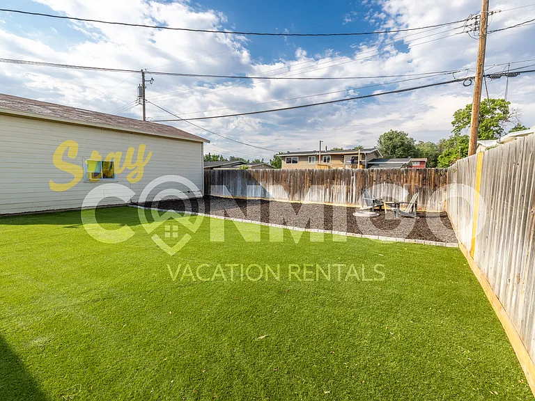 1041 E Platinum Way #1 — Photo 3