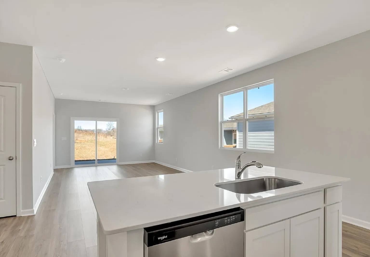 3 bed, 2.0 bath, 1550 sqft, $2,150 — Photo 2